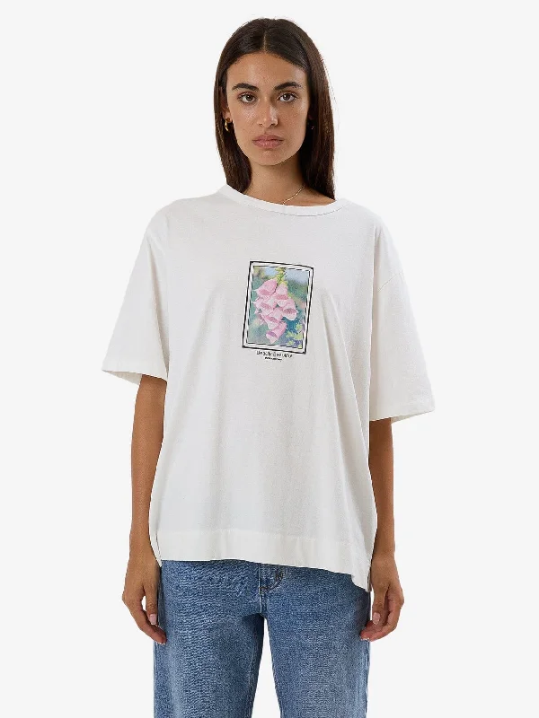 Deadly Belle Box Tee - Dirty White