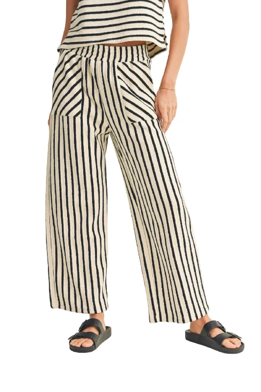 Textured Stripe Knitted Pants In White/black