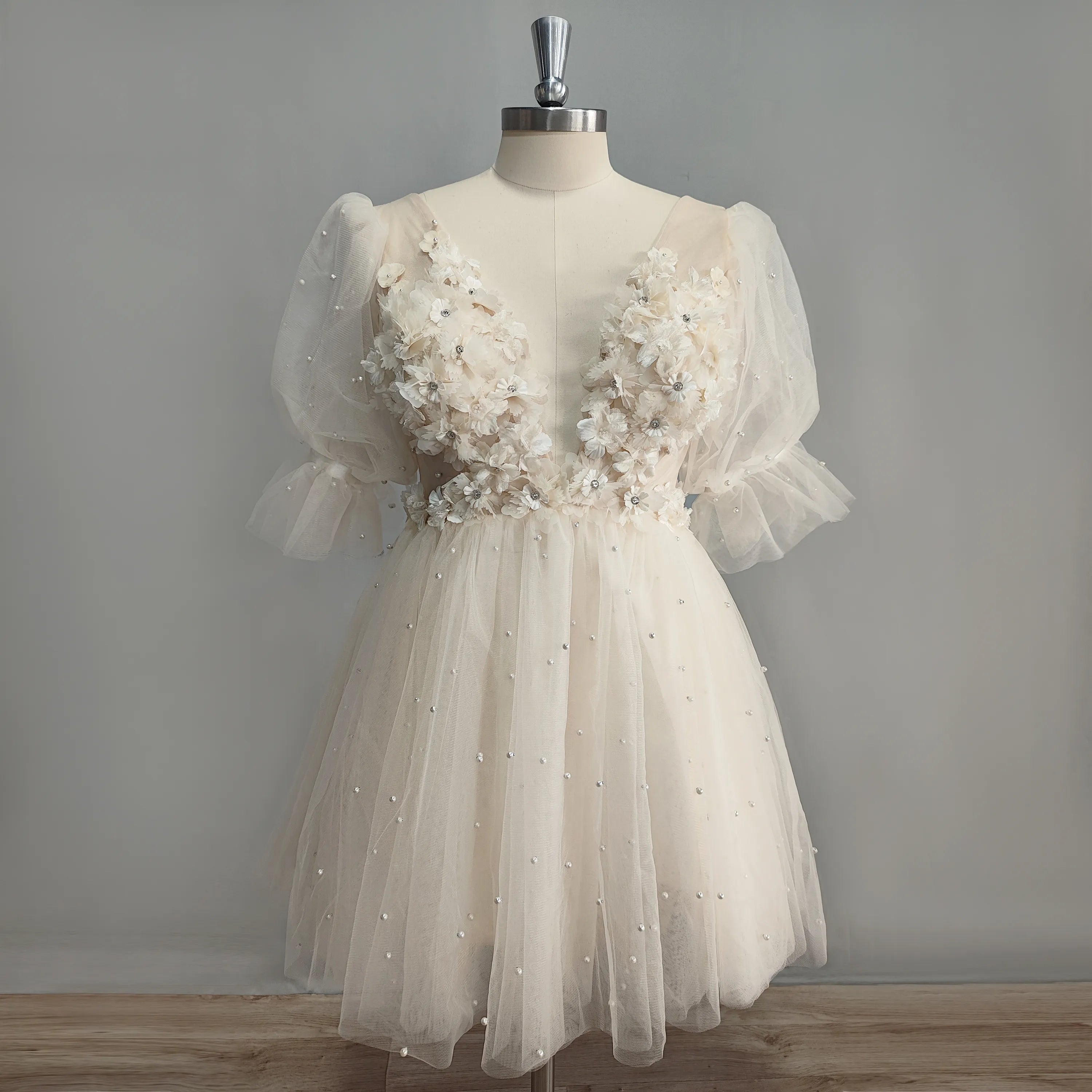 Short Sleeves Short Wedding Dress Pearls 3D Flowers V Neck Lace Appliques Backless Tulle Mini Bridal Gown