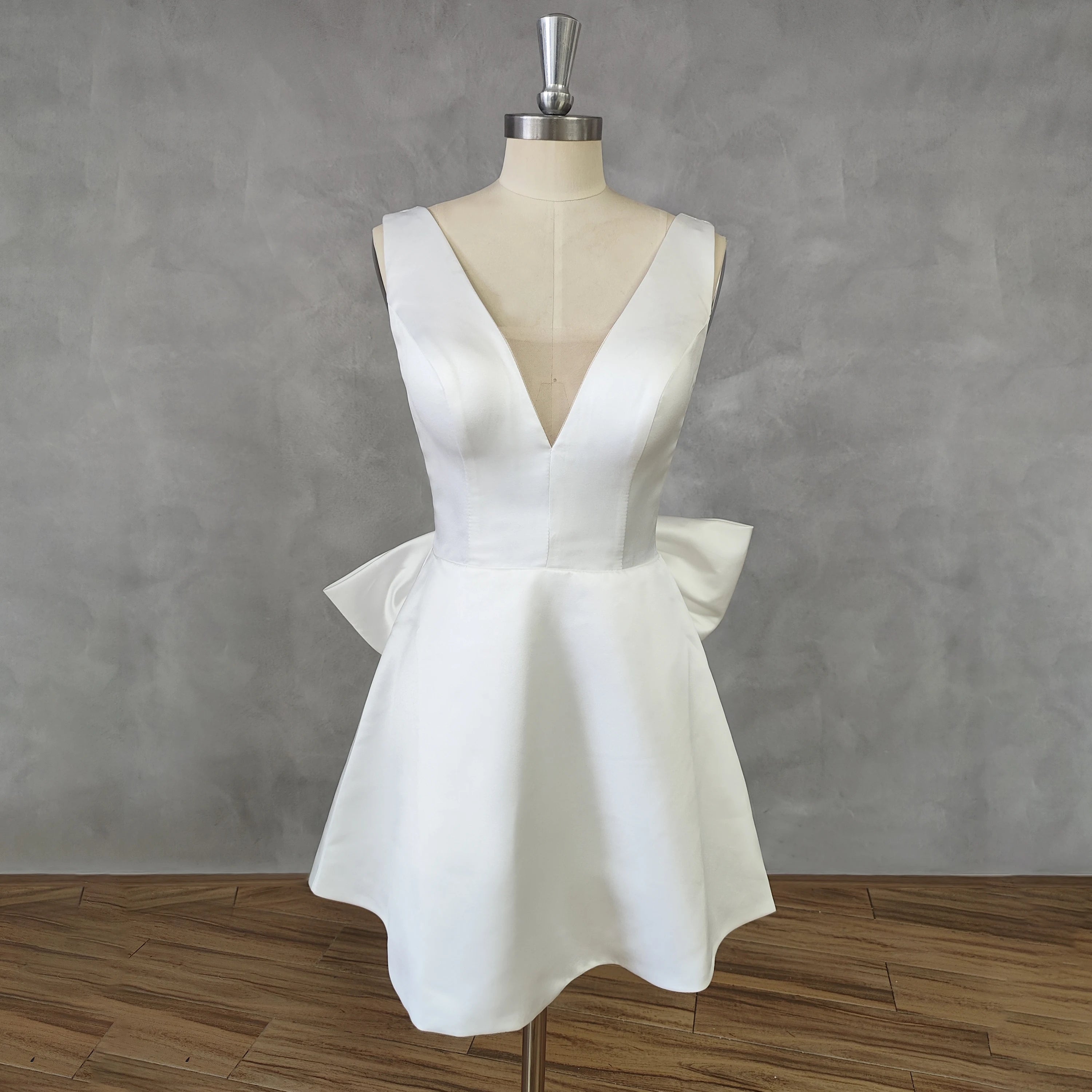 Simple Sleeveless Deep V-Neck Mini Satin Wedding Dress For Women A-Line Big Bow Backless Short Above Knee Bridal Gown