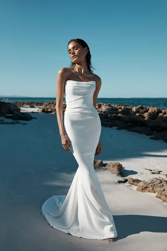 Simple Mermaid Wedding Dresses Sleeveless Strapless Beach Bride Dress Minimalist Bridal Gowns